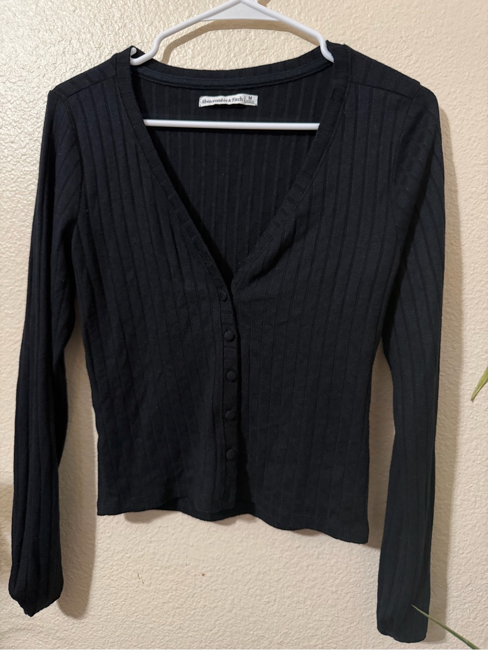 Abercrombie & Fitch Black Ribbed Button-Front V-Neck Cardigan